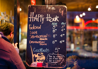 Affiche happy hour d'un bar